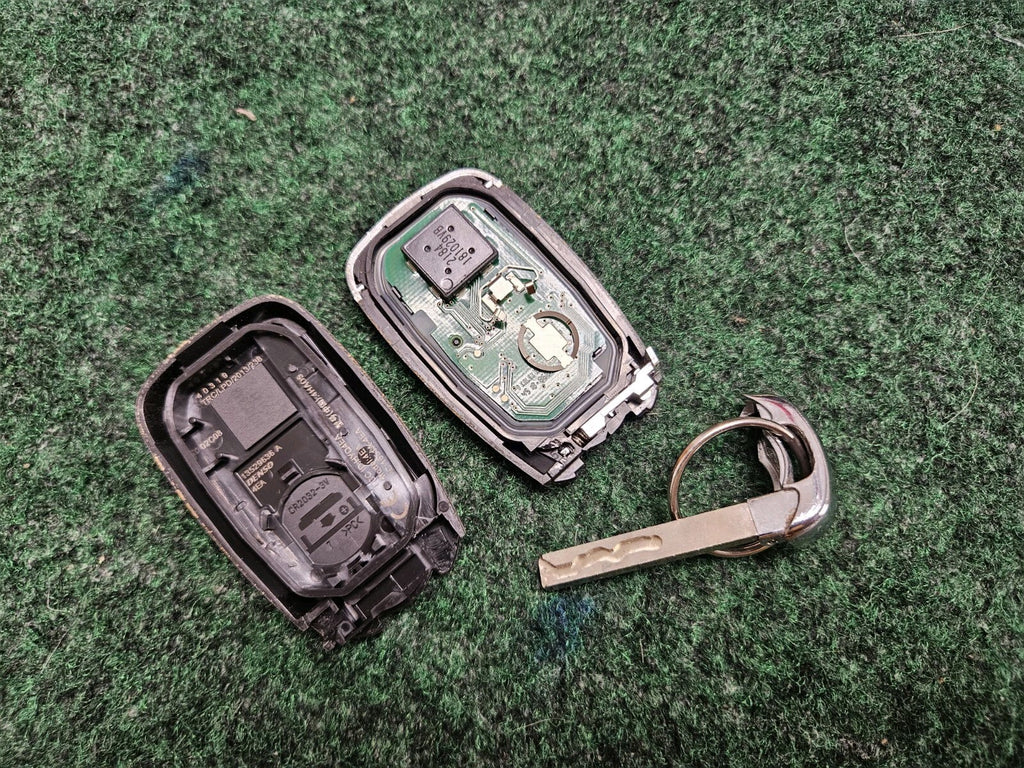 OEM Chevrolet Malibu Cruz Camaro Smart Key Fob with 5 Buttons Used Key Cut 7S5