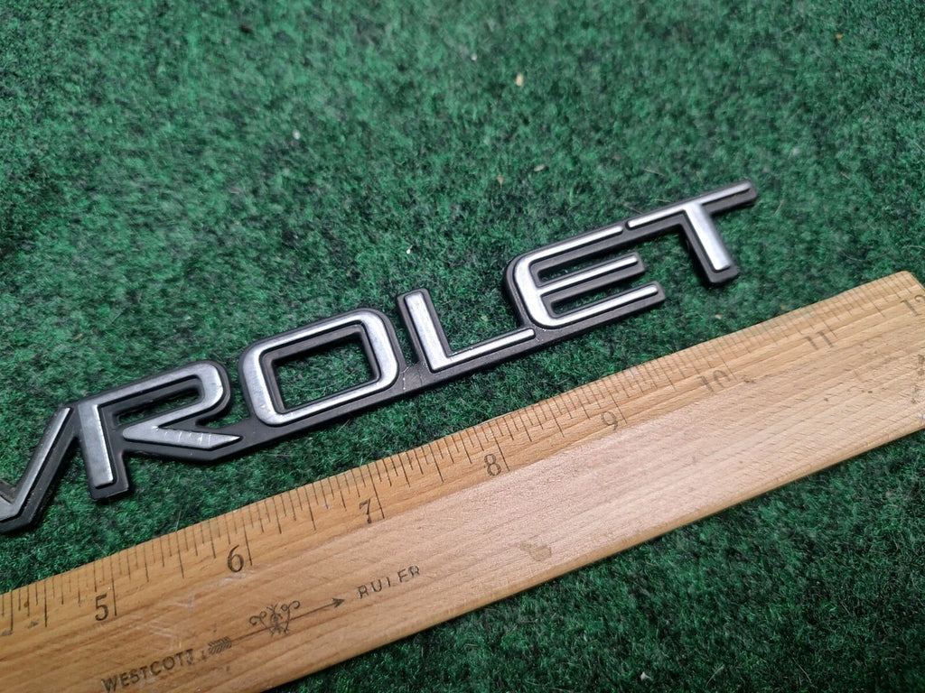 1992-2007 CHEVROLET SUV Truck Rear Emblem Nameplate OEM 10120219 15998983 2S4