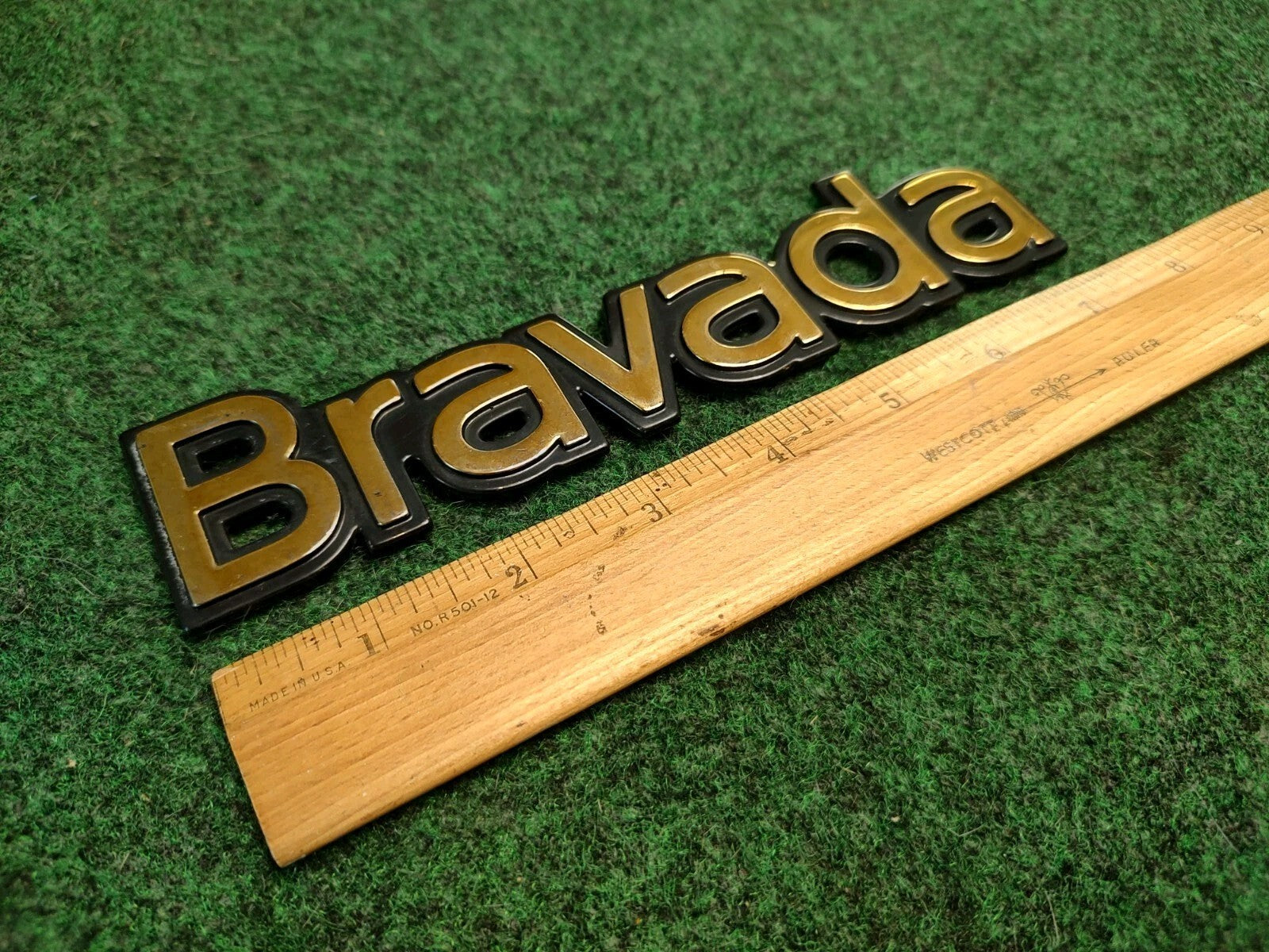 96 97 98 99 00 01 OLDSMOBILE BRAVADA REAR LID SIDE EMBLEM LOGO BADGE Gold 2S2