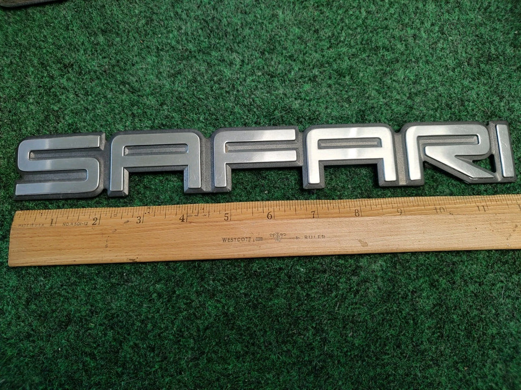 1995-2005 GMC Safari Rear Door Emblem Badge Logo Nameplate Name 15690681 2S2