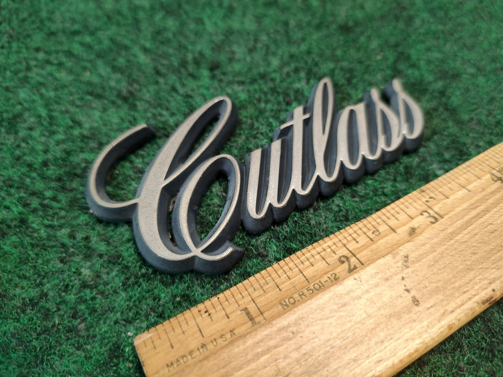 OLDSMOBILE CUTLASS EMBLEM BADGE SYMBOL LOGO SIGN VINTAGE OEM 2S7