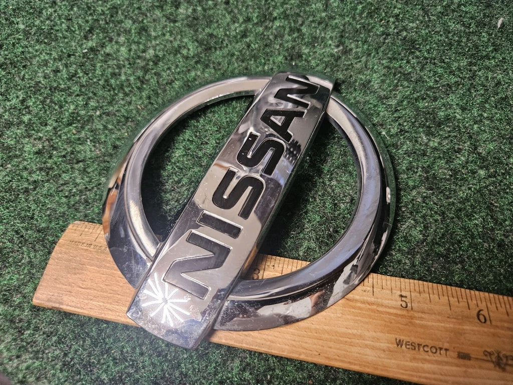 2004-2010 NISSAN QUEST REAR CHROME EMBLEM LOGO SIGN SYMBOL 65890-5Z010 3L6