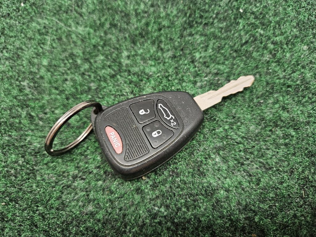 OEM CHRYSLER PACIFICA JEEP LIBERTY KEYLESS REMOTE KEY FOB KEY Used Cut Key GL3