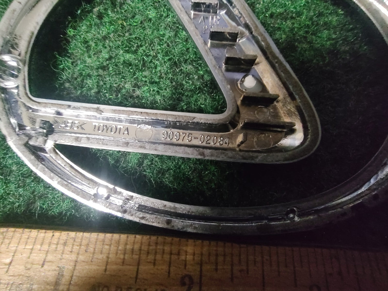 2007-2012 LS460 REAR DECK TRUNK LID EMBLEM BADGE (90975-02084) OEM 9L3