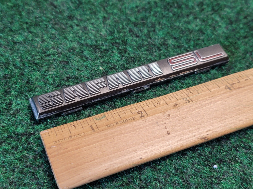90 91 92 93 94 GMC Safari SL Dash Emblem OEM Badge Nameplate 1990-1994 1S7
