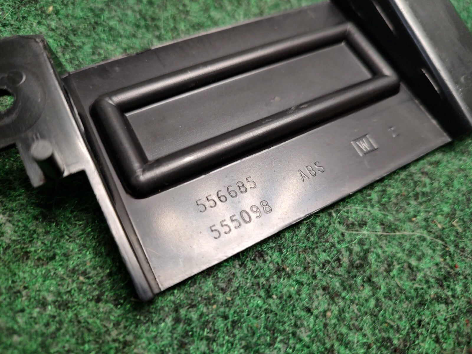 77 80 81 OLDSMOBILE DELTA 88 STEREO RADIO OR CB RADIO CLOCK HOLE COVER PLATE 1S2