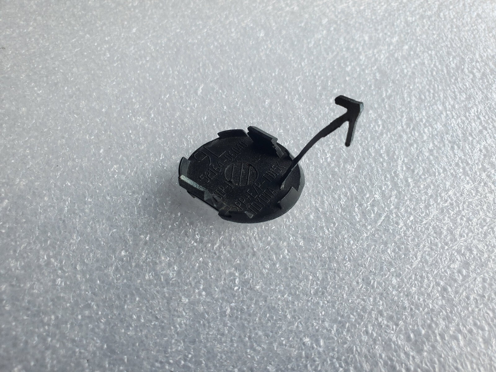 2012 2013 2014 TOYOTA CAMRY TOW HOOK CAP COVER Left OEM 52164-06040 WHITE 1L7