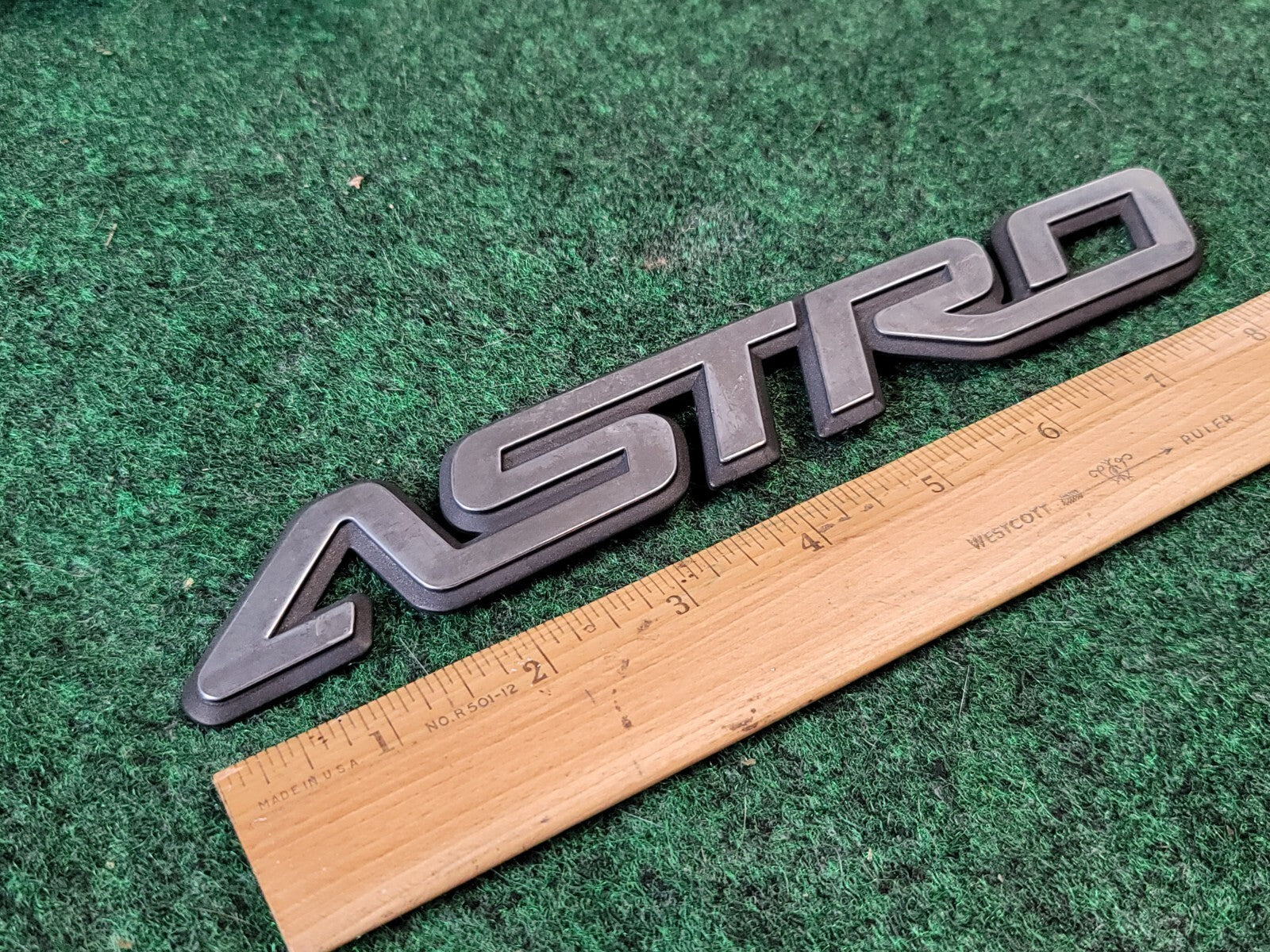 1996-2005 CHEVROLET Astro Van Rear Emblem Badge Logo Nameplate 15724741 OEM 1M3