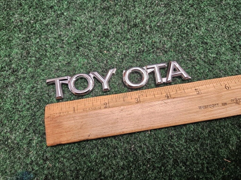 Toyota Chrome Plastic 4.5" Emblem Badge Logo Nameplate Name Plate CRACKED CL4