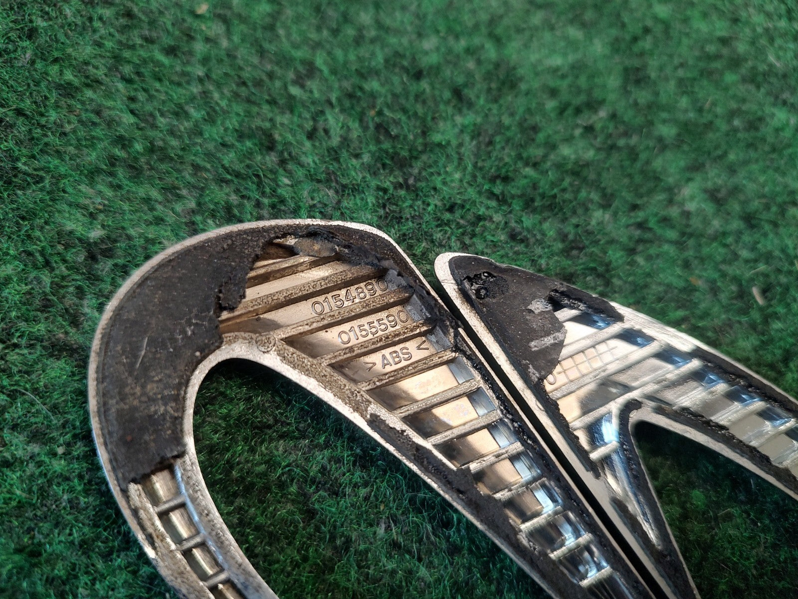 1999 2001 2002 2003 2004 Oldsmobile Aero Front Grille Badge Emblem 0154890 3S7