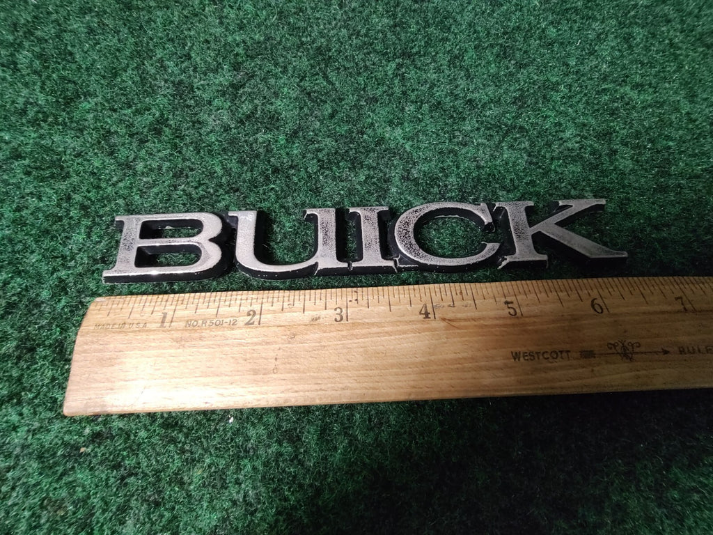 BUICK SIDE EMBLEM LOGO BADGE SYMBOL NAME PLATE BADGE USED 5S4