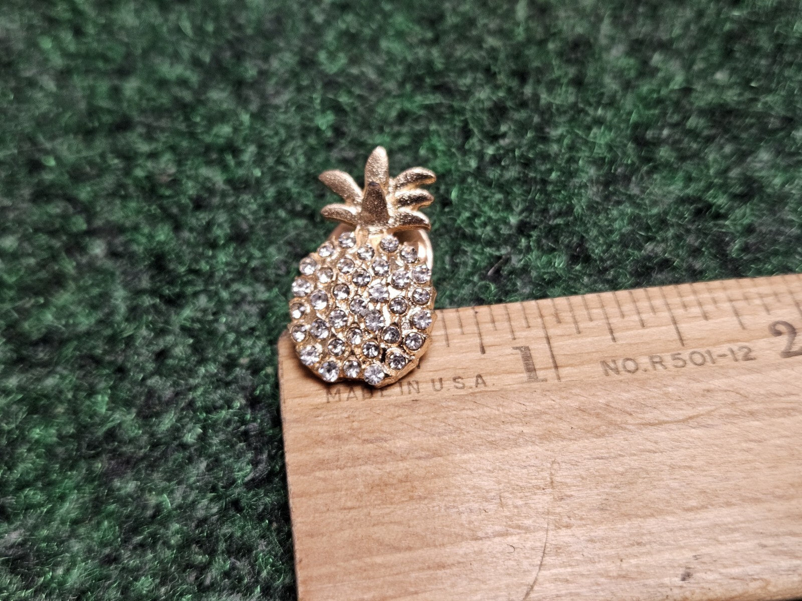 VINTAGE BROOCH GOLD TONE PIN RHINESTONE PINEAPPLE