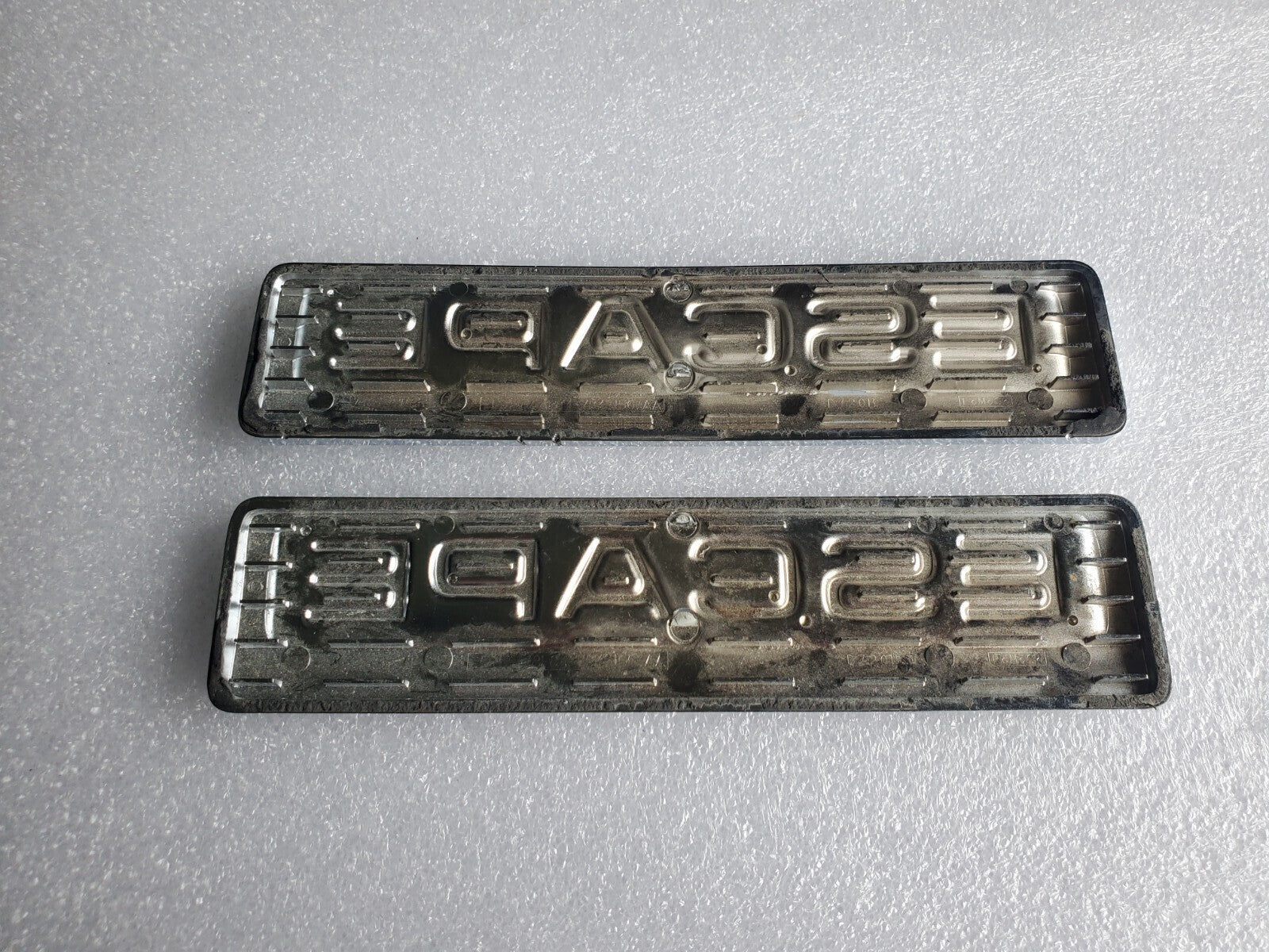 (2) 2008 09 10 11 12 FORD ESCAPE XLT REAR GATE CHROME EMBLEM LOGO BADGE OEM 2L3