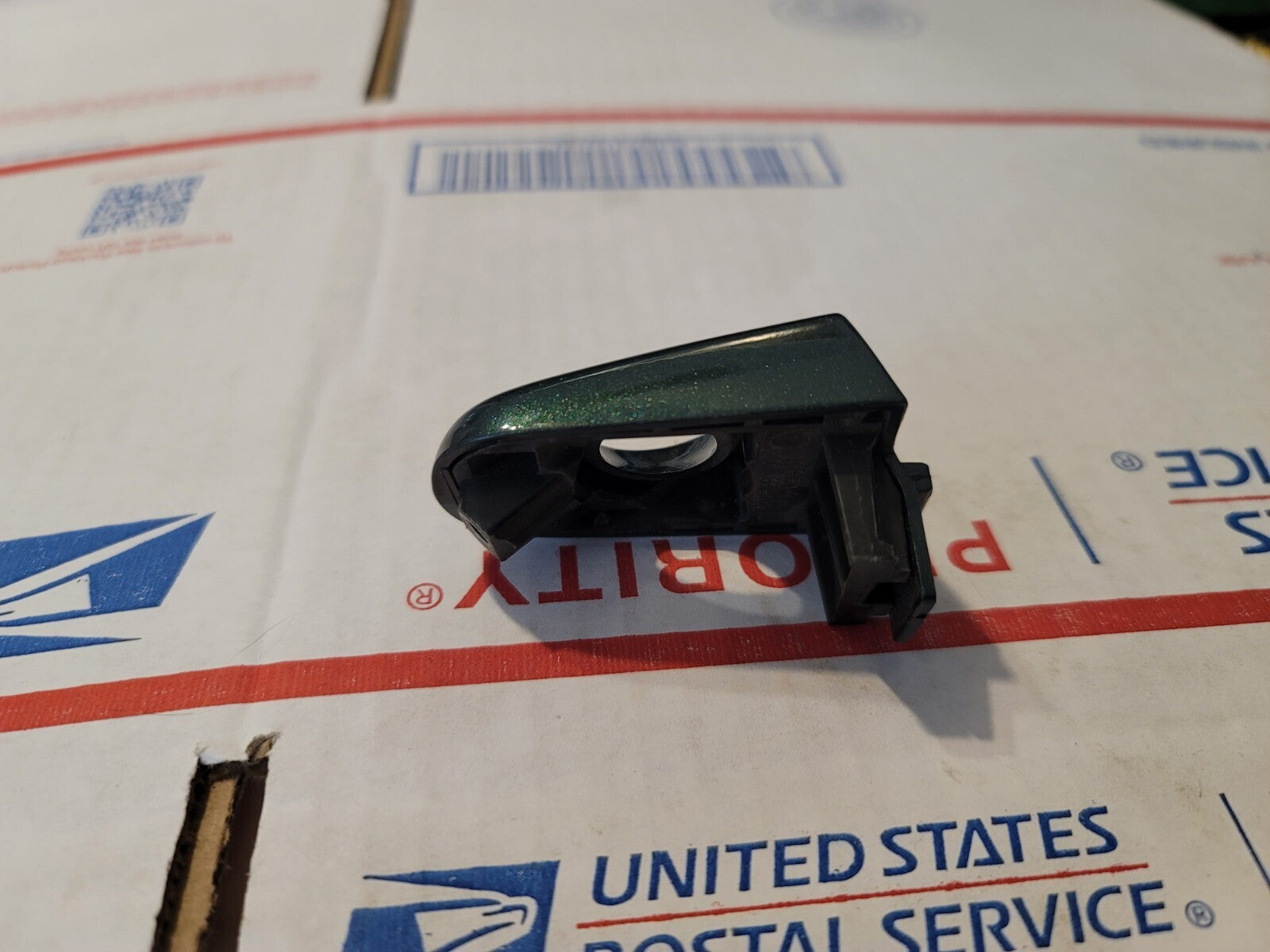 2009-2012 Chevrolet Traverse Exterior Door Driver Handle Cover OEM GREEN 7L3