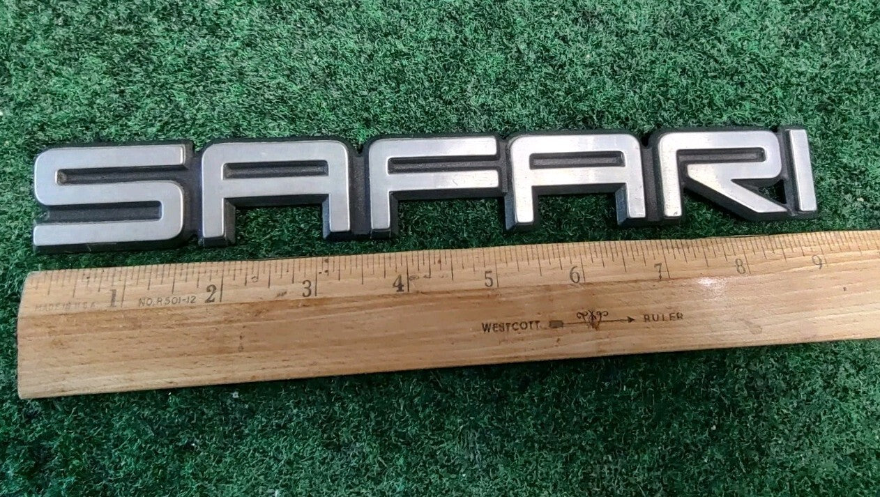 1995-2005 GMC Safari Front Door Nameplate Badge Emblem 15690680 OEM 8L4