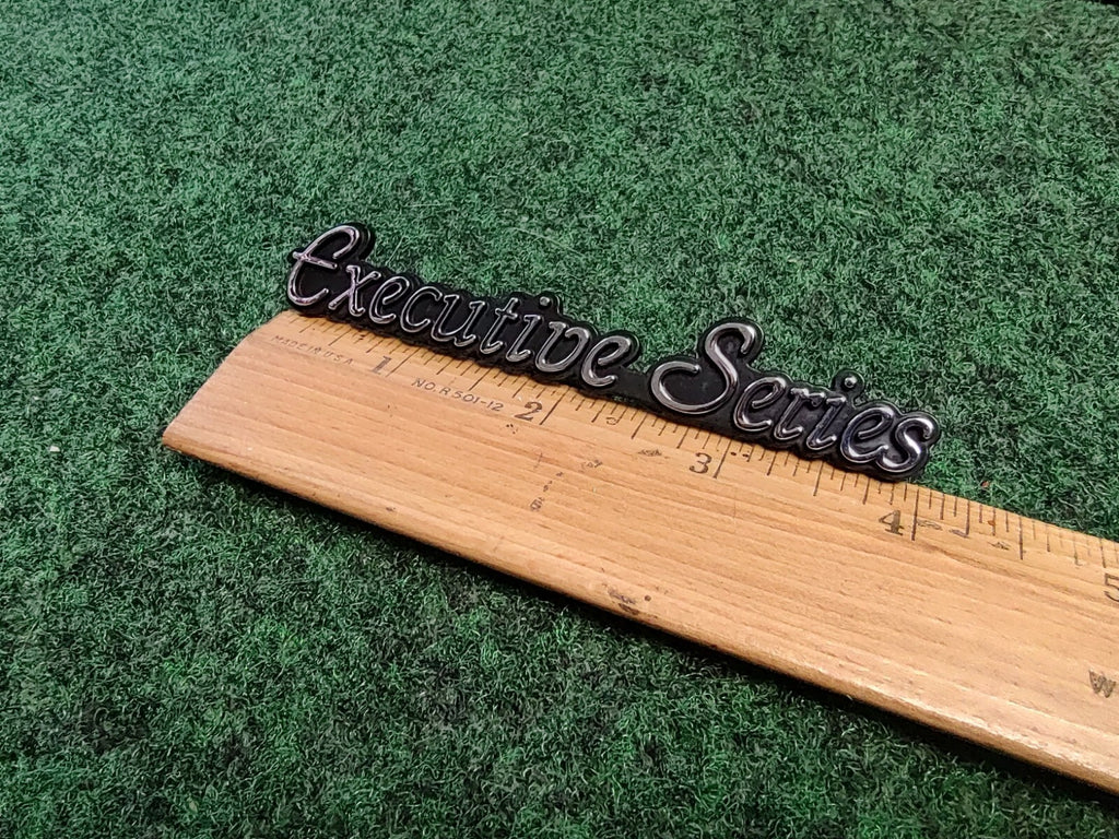 1998-2002 LINCOLN TOWN CAR EXECUTIVE SERIES EMBLEM BADGE SYMBOL OEM 1S9