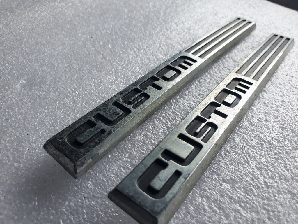 (2) 87-91 FORD CUSTOM FENDER EMBLEM LOGO TRUCK E7TB-16188-LA NAMEPLATE DECAL VNT