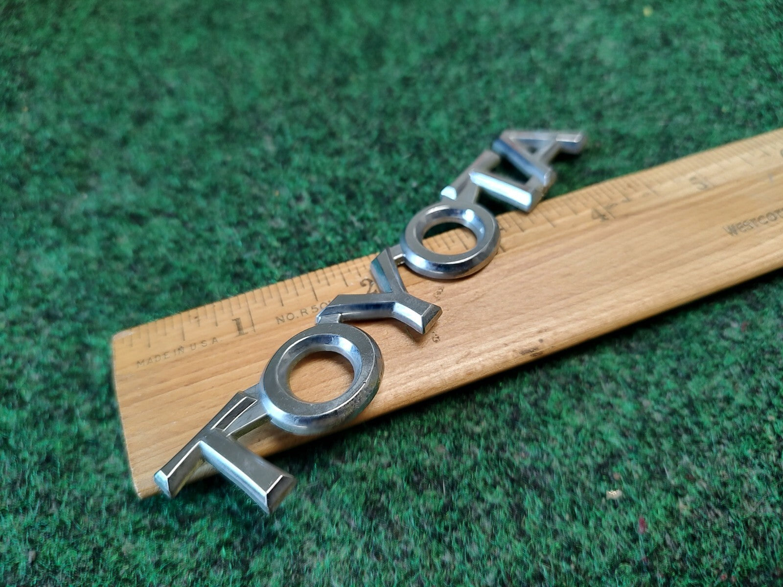 97-01 Toyota Camry Script Trunk Rear EMBLEM Badge OEM Nameplate 98 99 00 3S9