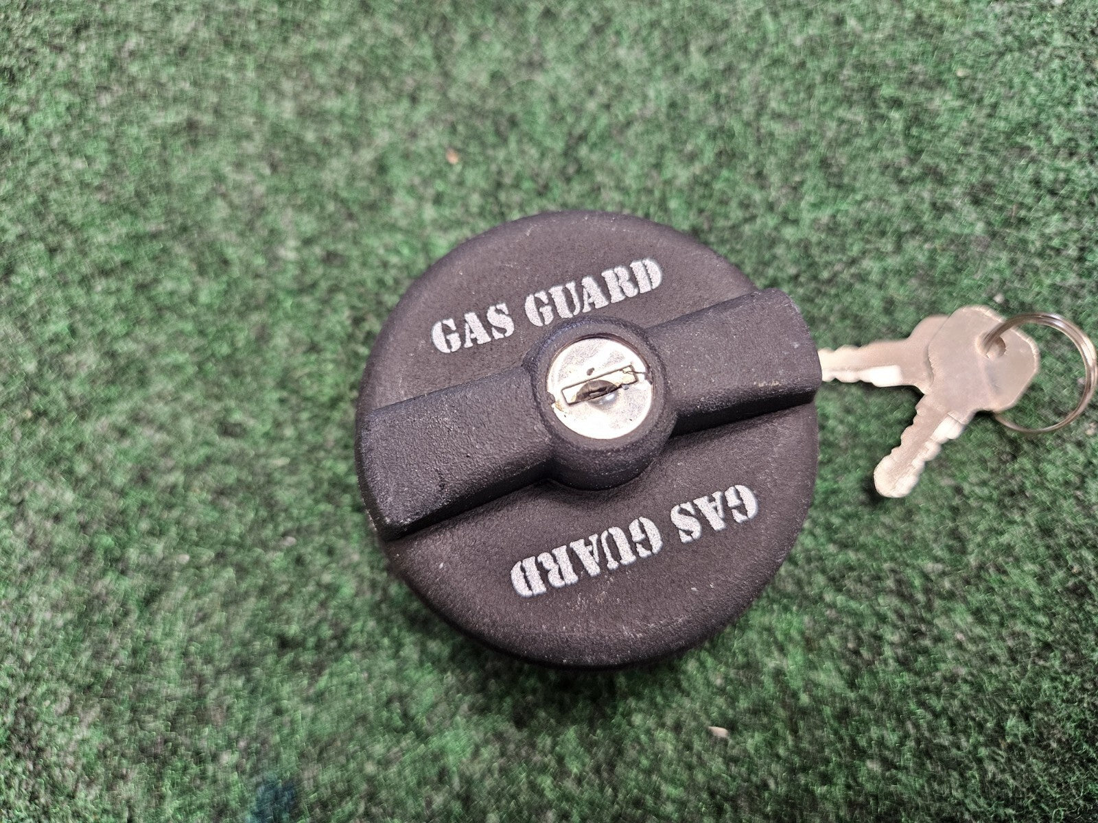 Novelty Gas Guard Fuel Cap Universal Locking With Keys 6M3
