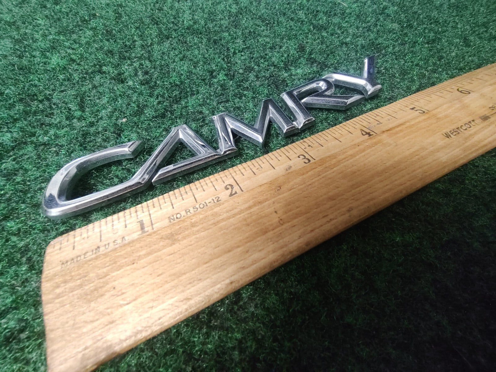 2002-2006 TOYOTA CAMRY CHROME REAR EMBLEM LOGO BADGE NAME PLATE OEM 8L3