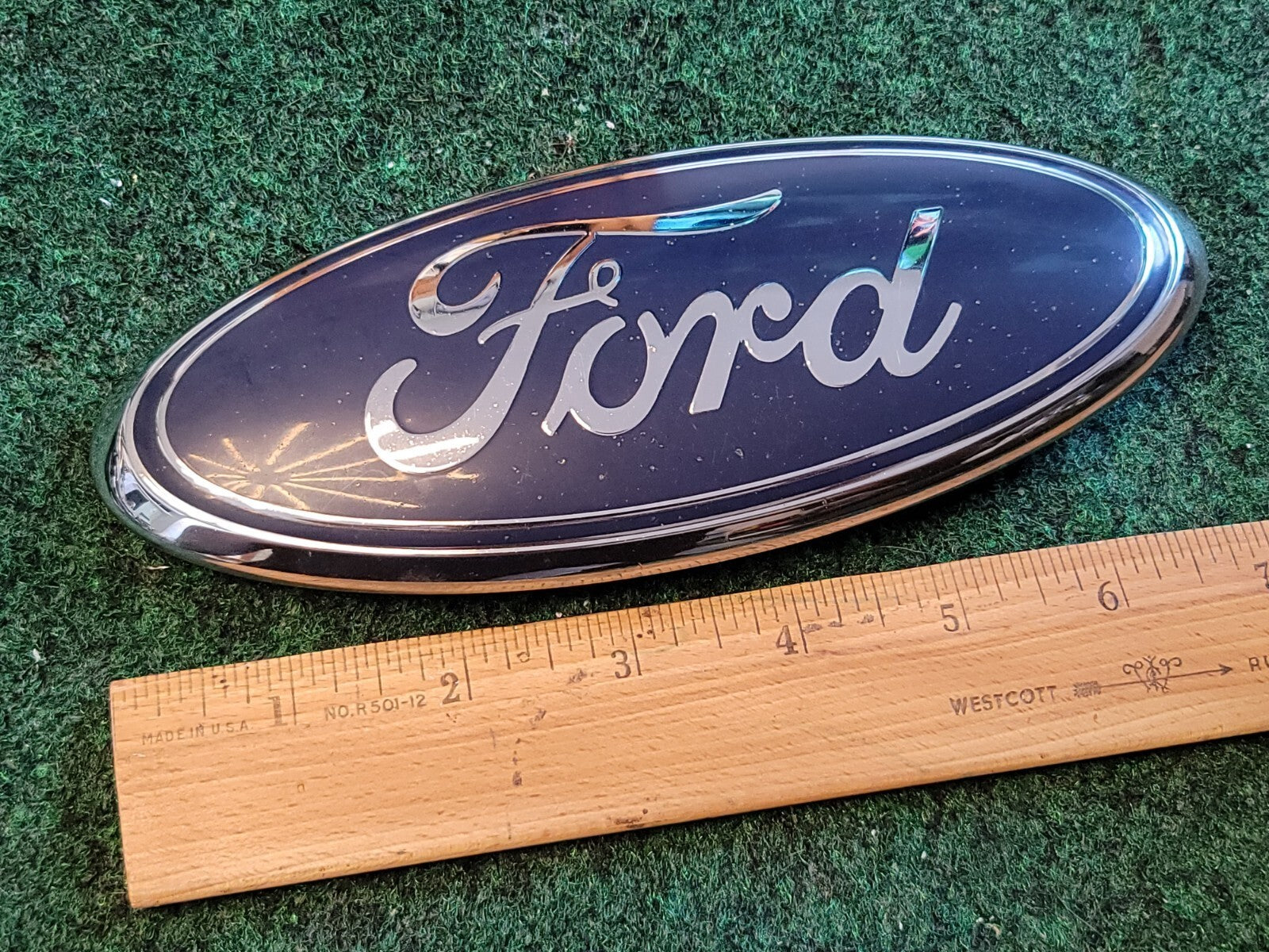 2005 2006 2007 Ford 500 2006 Fusion Grille Emblem 5F93-8B262-AA OEM 1M2
