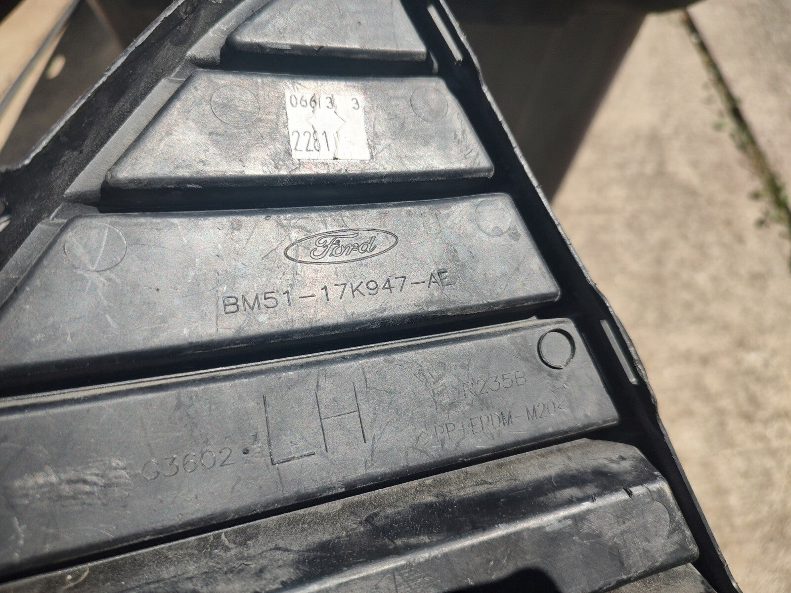 2013 2014 Ford Focus OEM Driver Left Bumper Gtille Insert BM51-17K947-AE  JT1