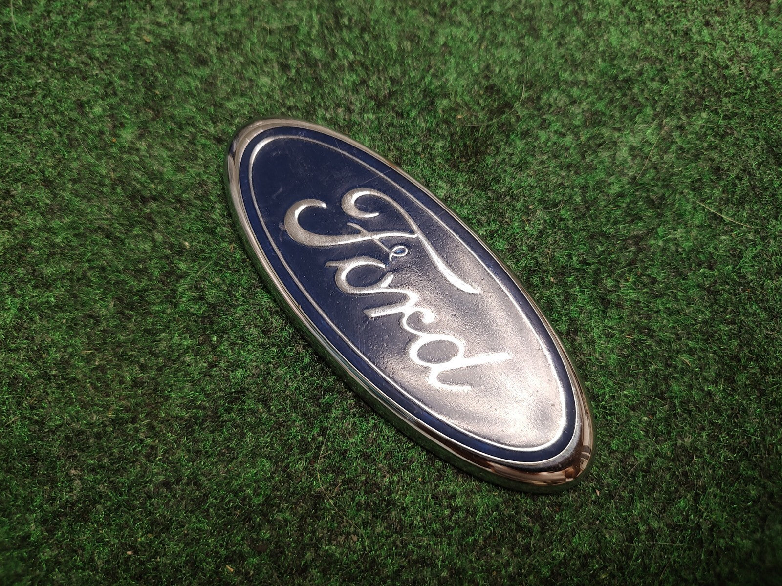 2001-2007 Ford Escape Tailgate Trunk Emblem BADGE YL84-7843500-AB 1S2