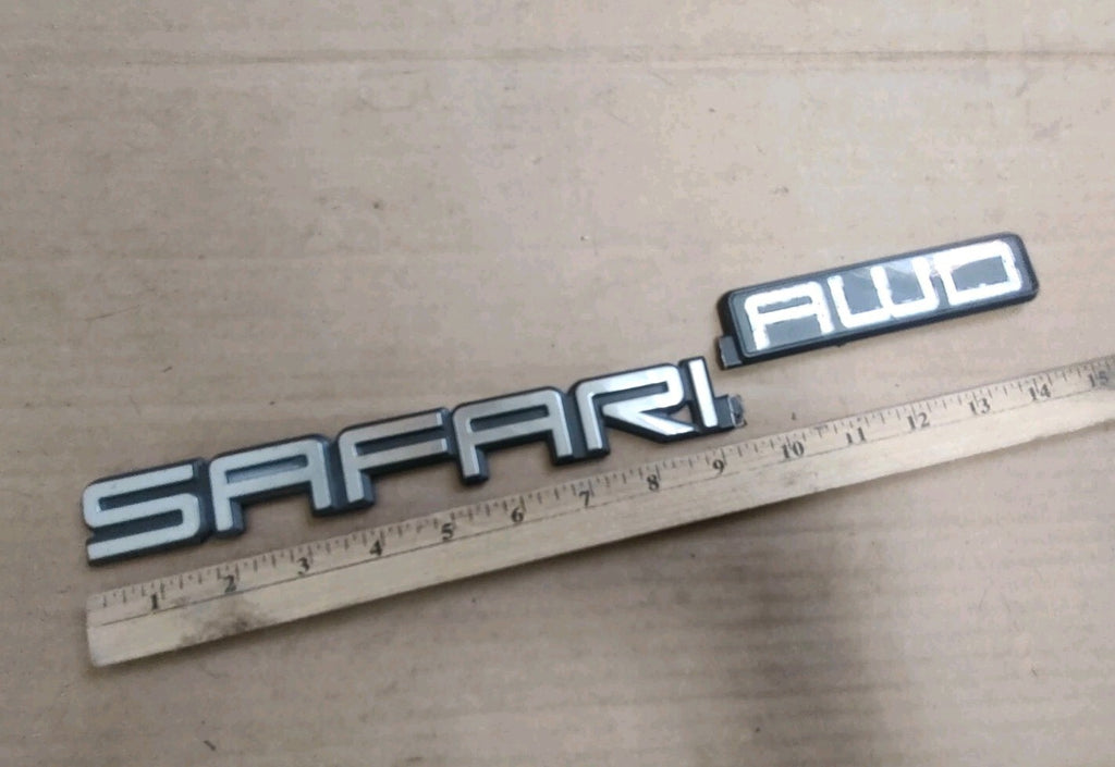 1996-2004 GMC Safari AWD Decal Logo Badge Name Plate Emblem Cracked DL1