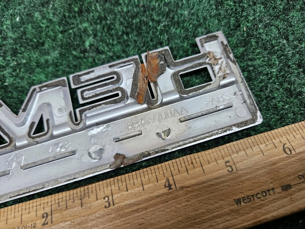 Dodge Hemi 5.7L Fender Emblem Mopar 68149700AA Name Plate 7S8