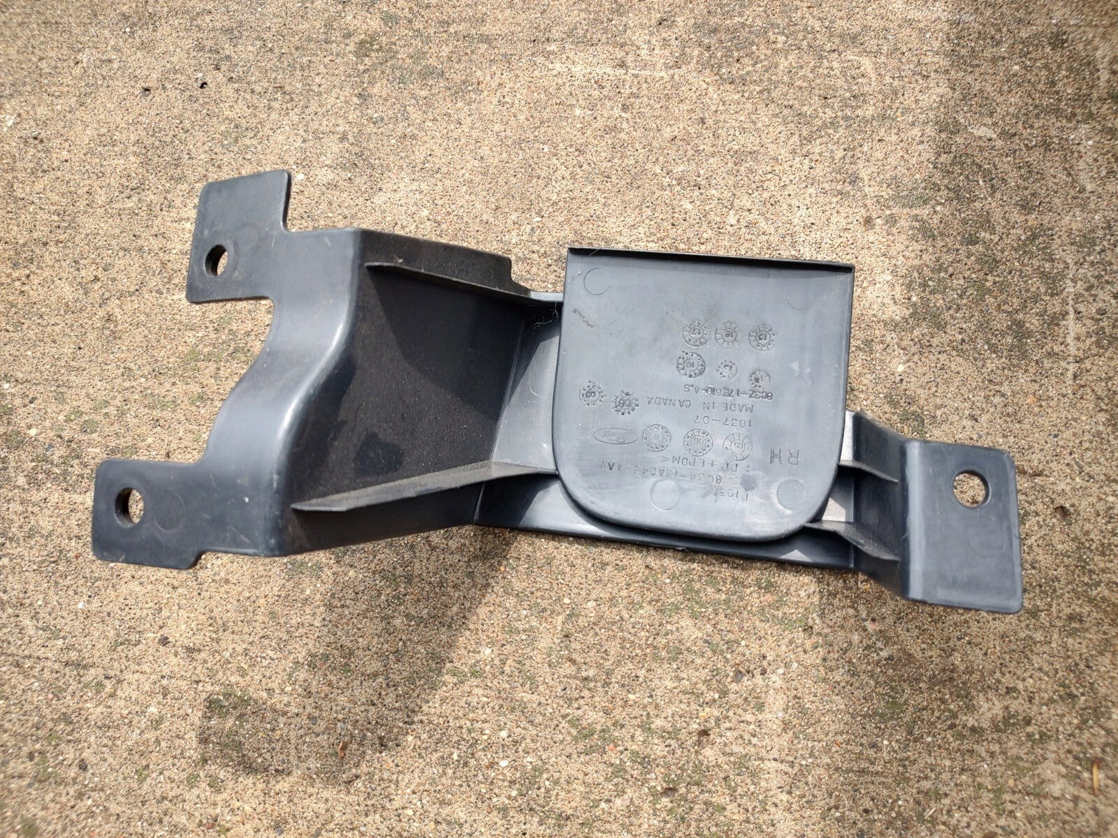2008-2010 Ford F-250 OEM Super Duty Front Bumper Bezel Right 8C3Z17E810A LT5