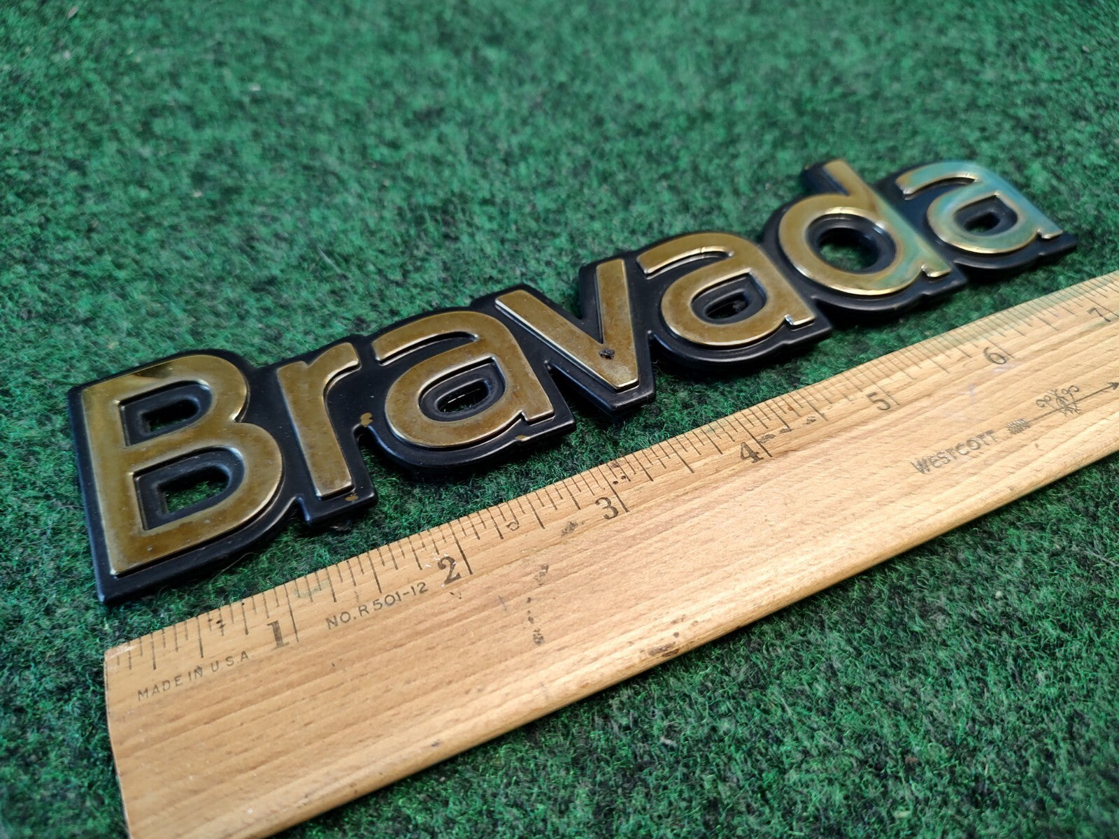 96 97 98 99 00 01 OLDSMOBILE BRAVADA REAR LID SIDE EMBLEM LOGO BADGE Gold 2M9