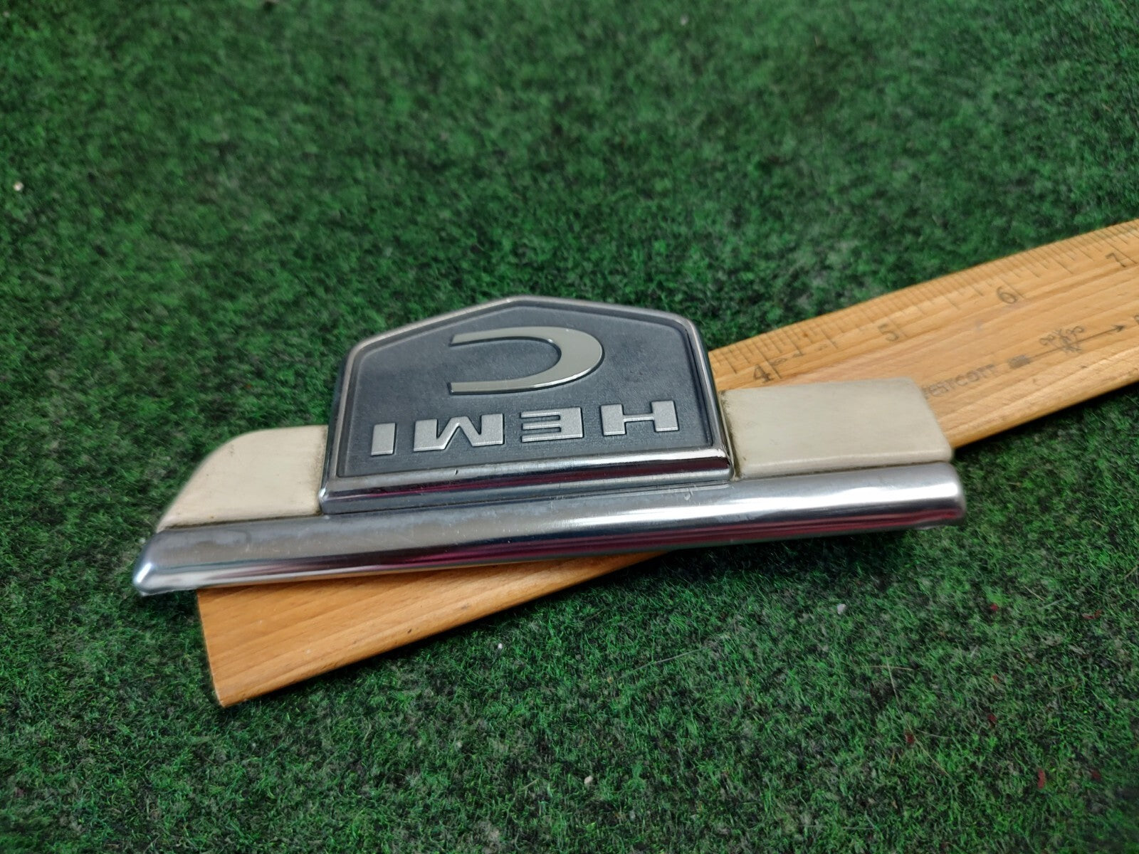 2006 2007 Chrysler 300 HEMI C RH Passenger Side Emblem Trim Logo OEM White 4S2