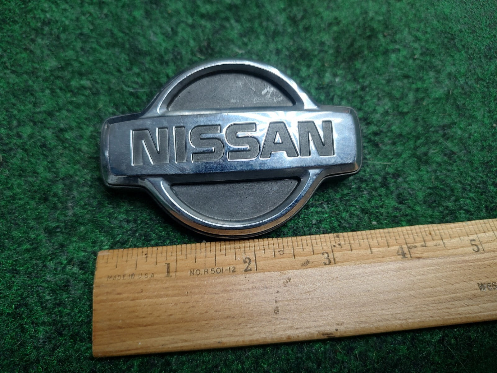 00 01 Nissan Maxima Trunk Lid Emblem 84890-2Y900 Logo Badge Rear SE GXE GLE 3S3
