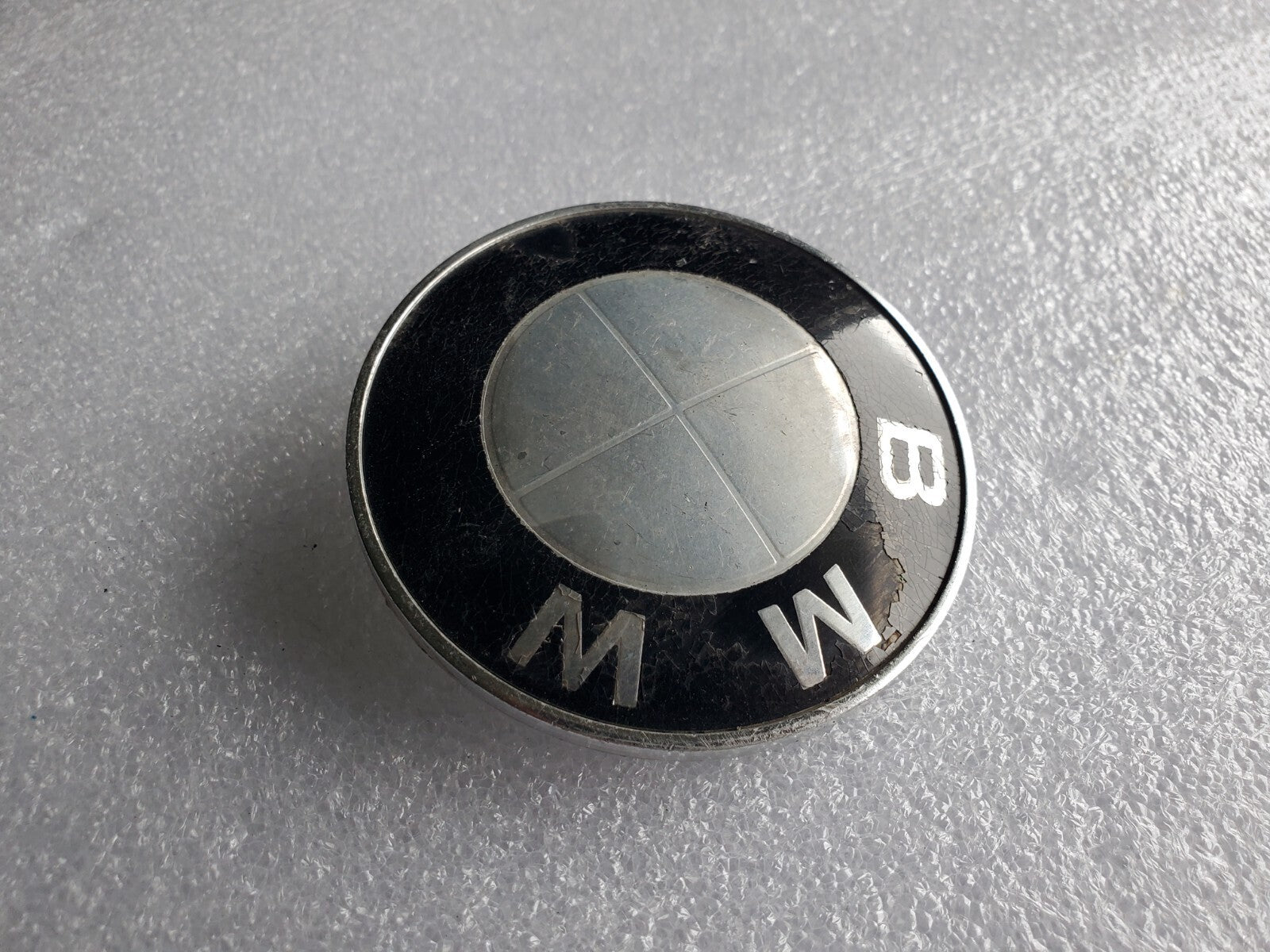 BMW EMBLEM LOGO BADGE SYMBOL OEM USED 5114-1872324 Metal VINTAGE