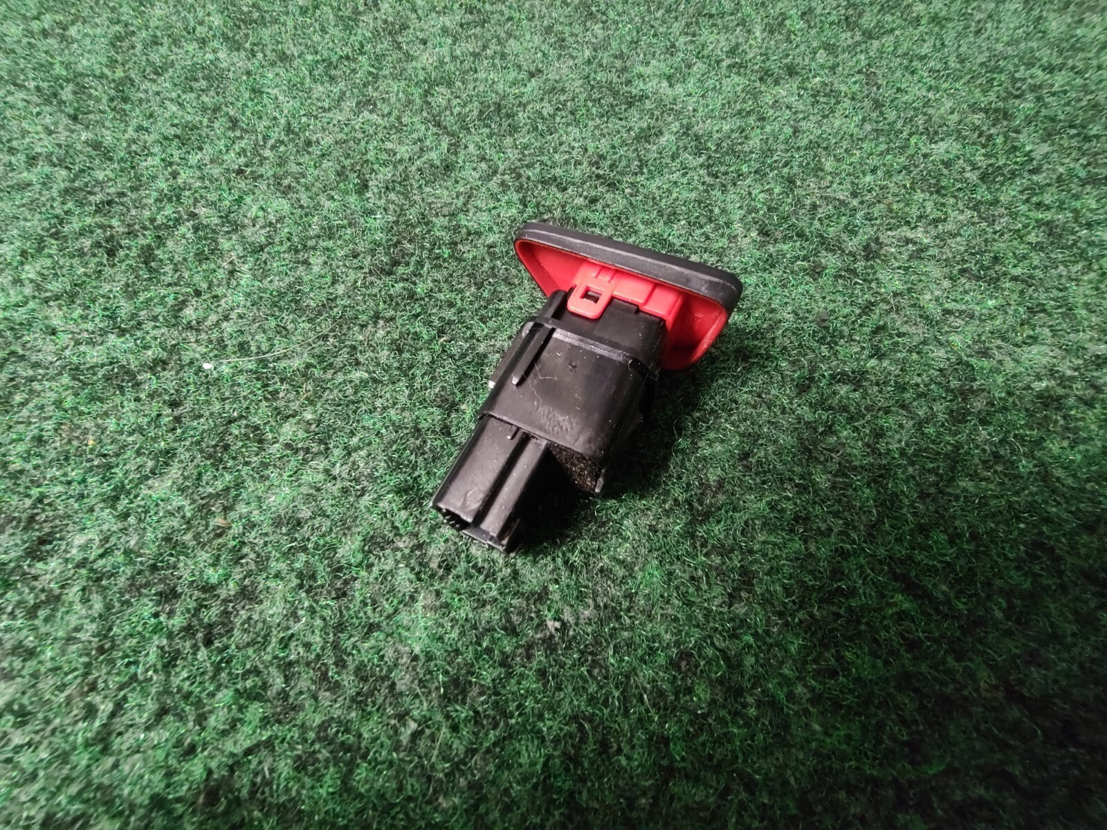 2024 CHEVROLET TRAX DASH DASHBOARD HAZARD LIGHT CONTROL SWITCH OEM 7S2