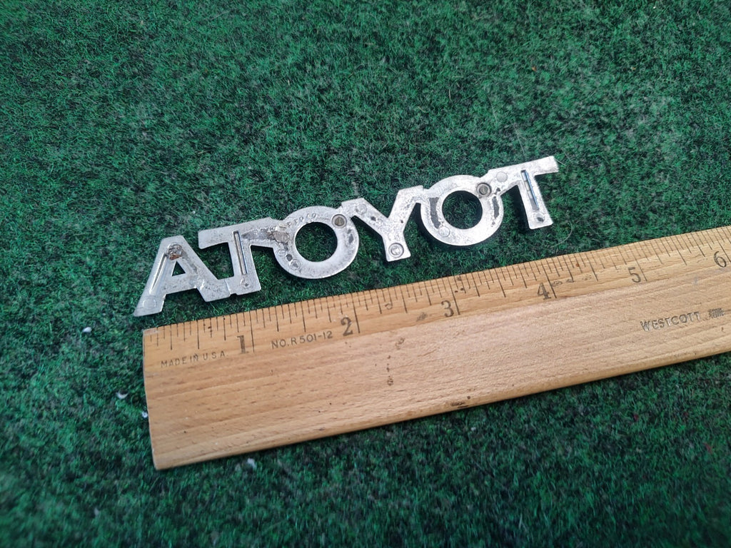 Toyota OEM Rear Emblem Badge Logo Nameplate Name 75447-33040 3S8