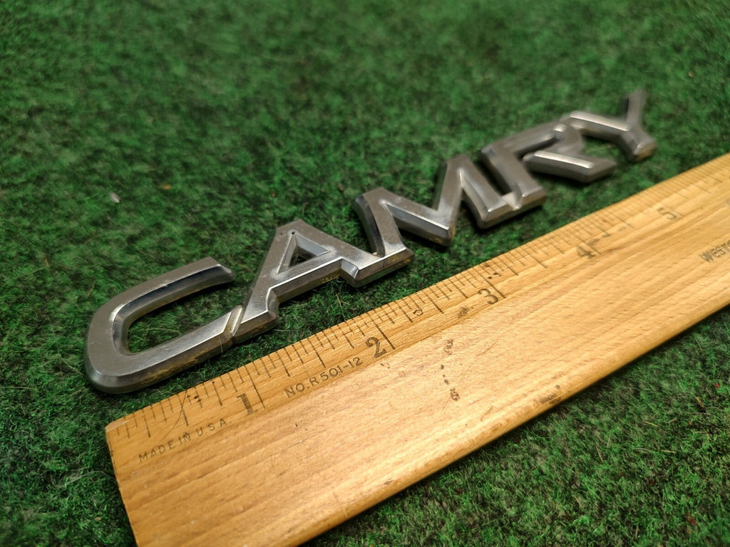 97 98 99 00 01 TOYOTA CAMRY GOLD REAR TRUNK EMBLEM ORNAMENT BADGE LOGO 3S3