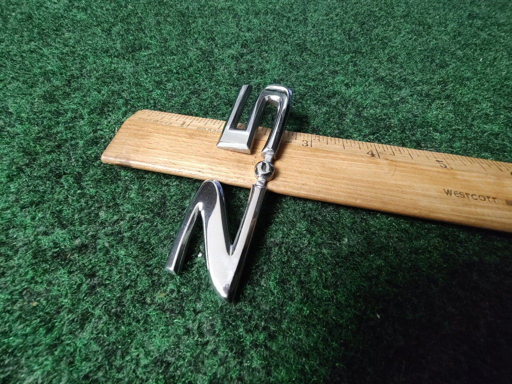 NISSAN 2.5 REAR CHROME EMBLEM LOGO SYMBOL BADGE OEM 5S4