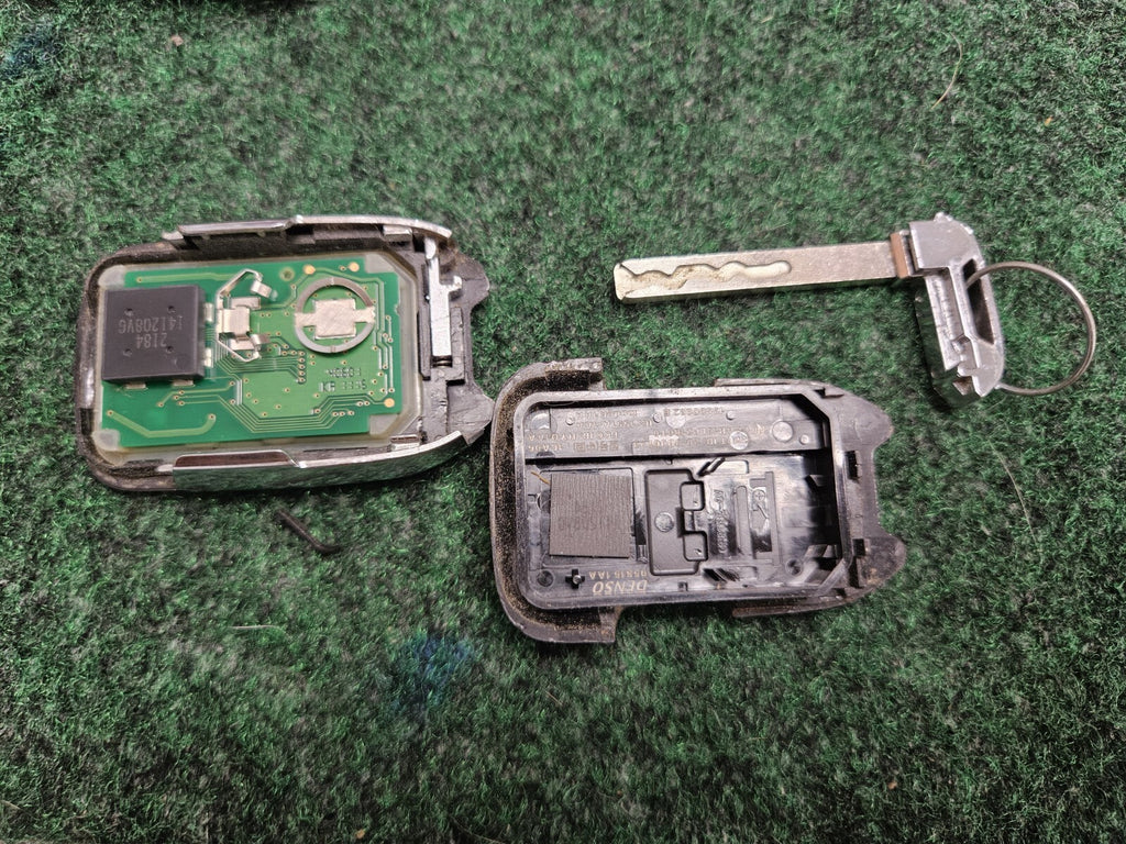 OEM GMC HYQ1AA Key Fob with 6 Buttons KeyFob Keless Entry Used Key Is Cut 7S5