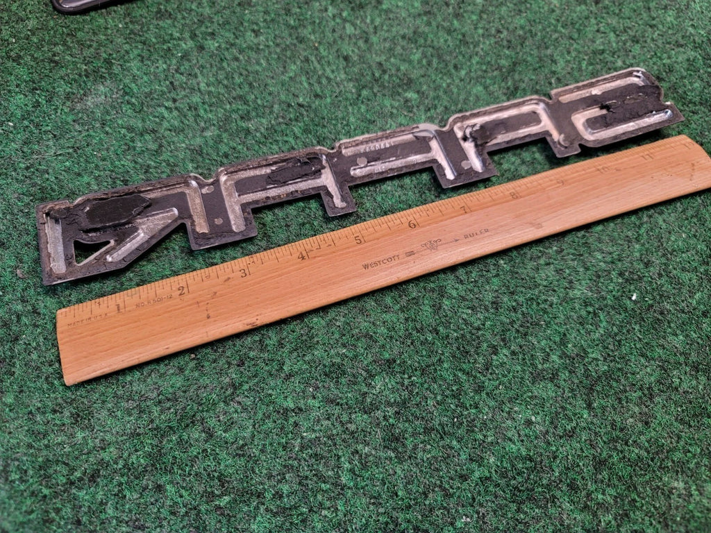 GMC 1995-2005 Safari Rear Door Emblem Badge Logo Nameplate Name 15690681 2M4