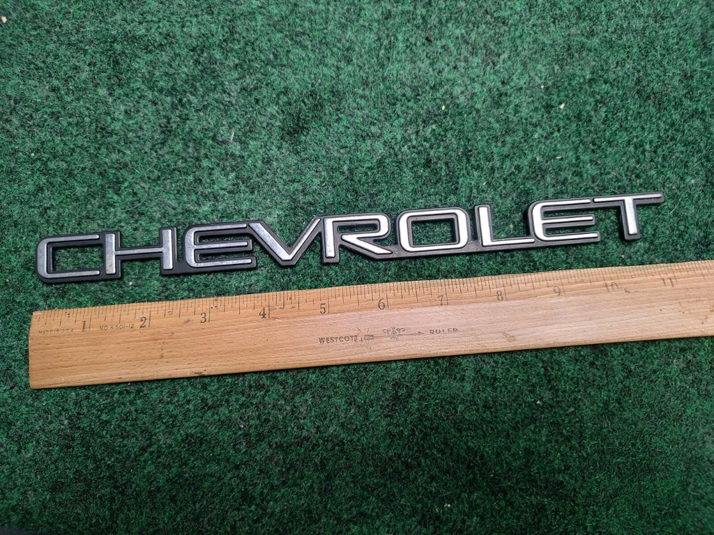 1992-2007 CHEVROLET SUV Truck Rear Emblem Nameplate OEM 10120219 15998983 2S4