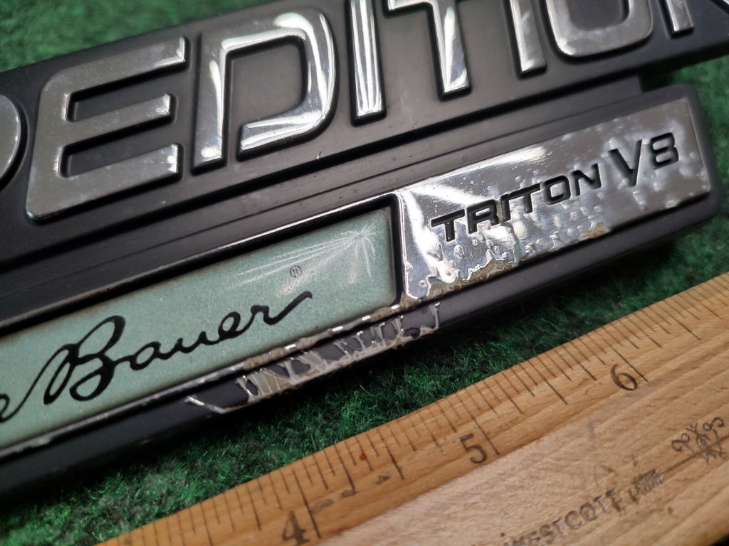 1997-2002 FORD EXPEDITION EDDIE BAUER TRITON V8 EMBLEM BADGE SYMBOL OEM 2S3