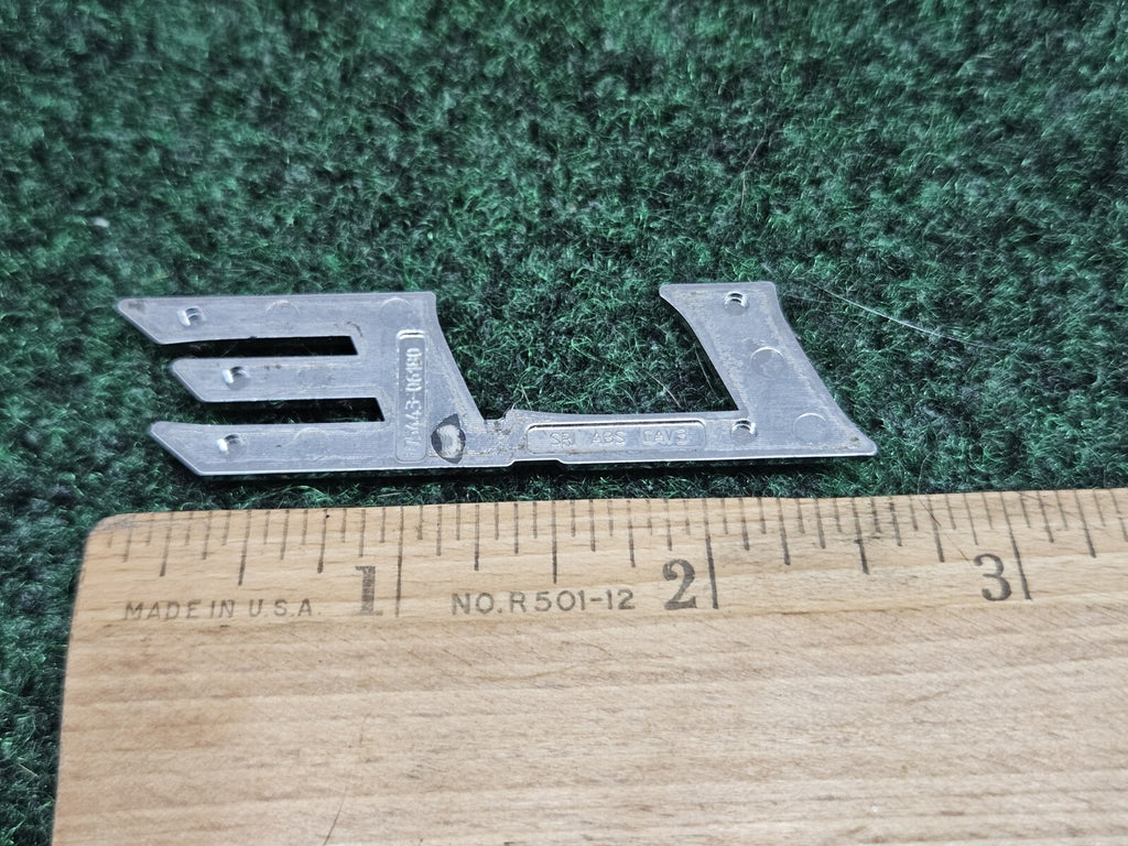 Genuine Toyota Camry  "LE" rear emblem Camry USED 75443-06180 fits 2007-2011 7S7