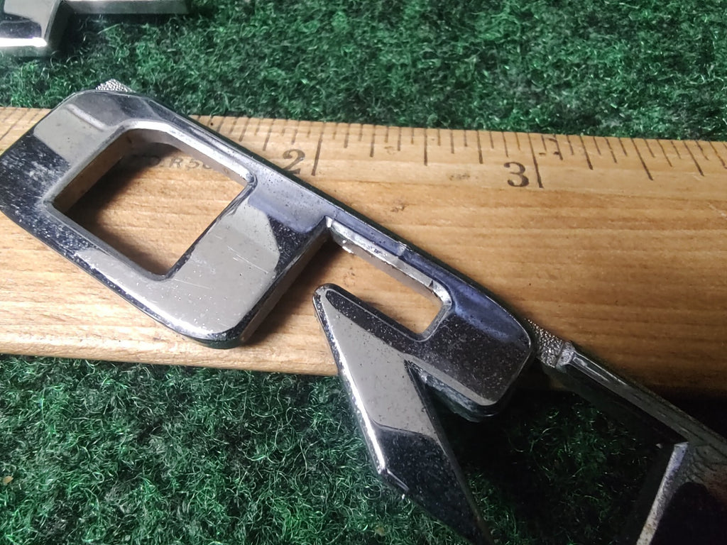 10 11 12 13 Kia FORTE Emblem Nameplate Rear trunk Chrome Emblem Cracked 9L3