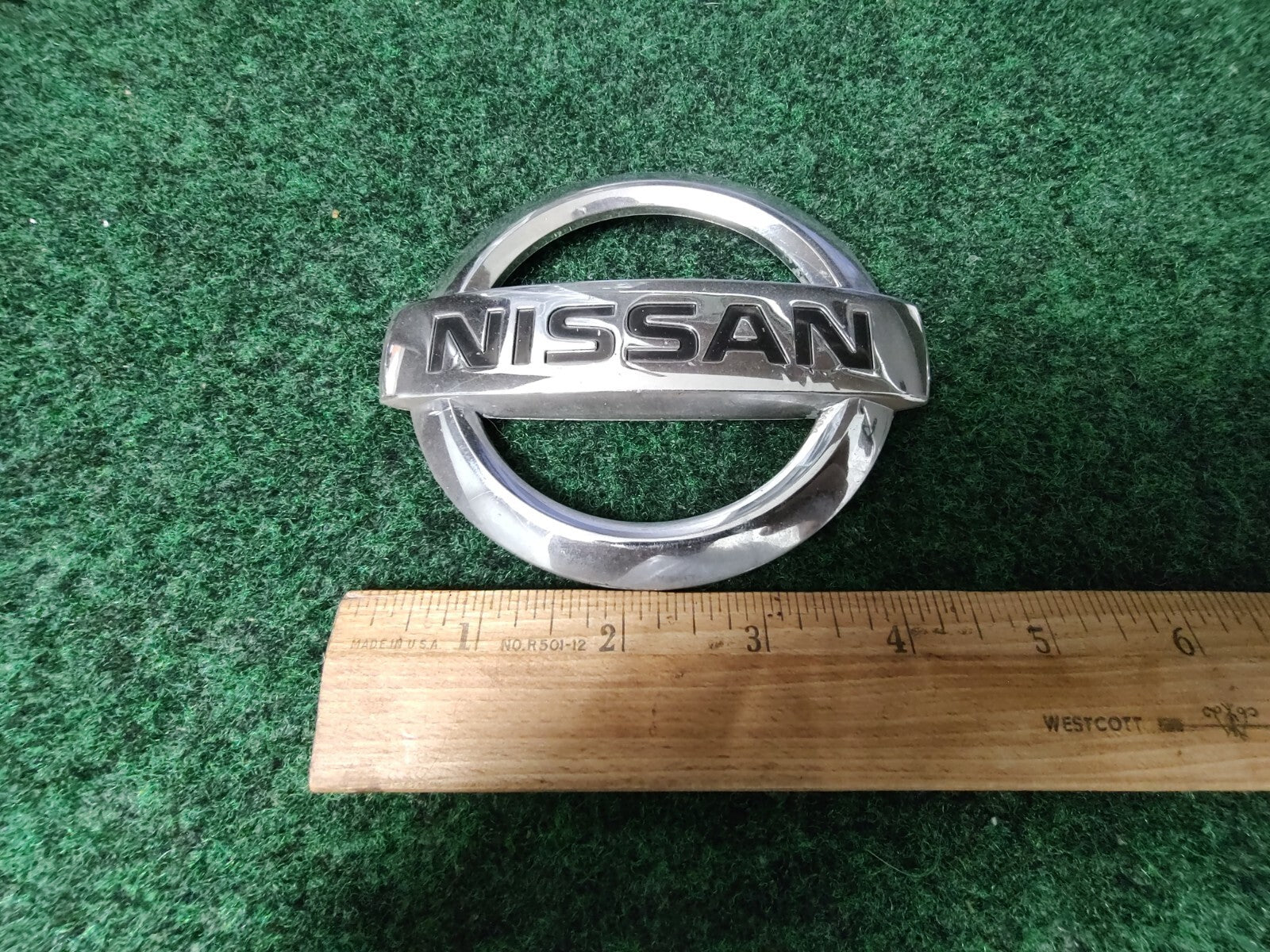 2002 2003 2004 NISSAN XTERRA FRONT CHROME EMBLEM LOGO BADGE SYMBOL OEM 5m3 5m6