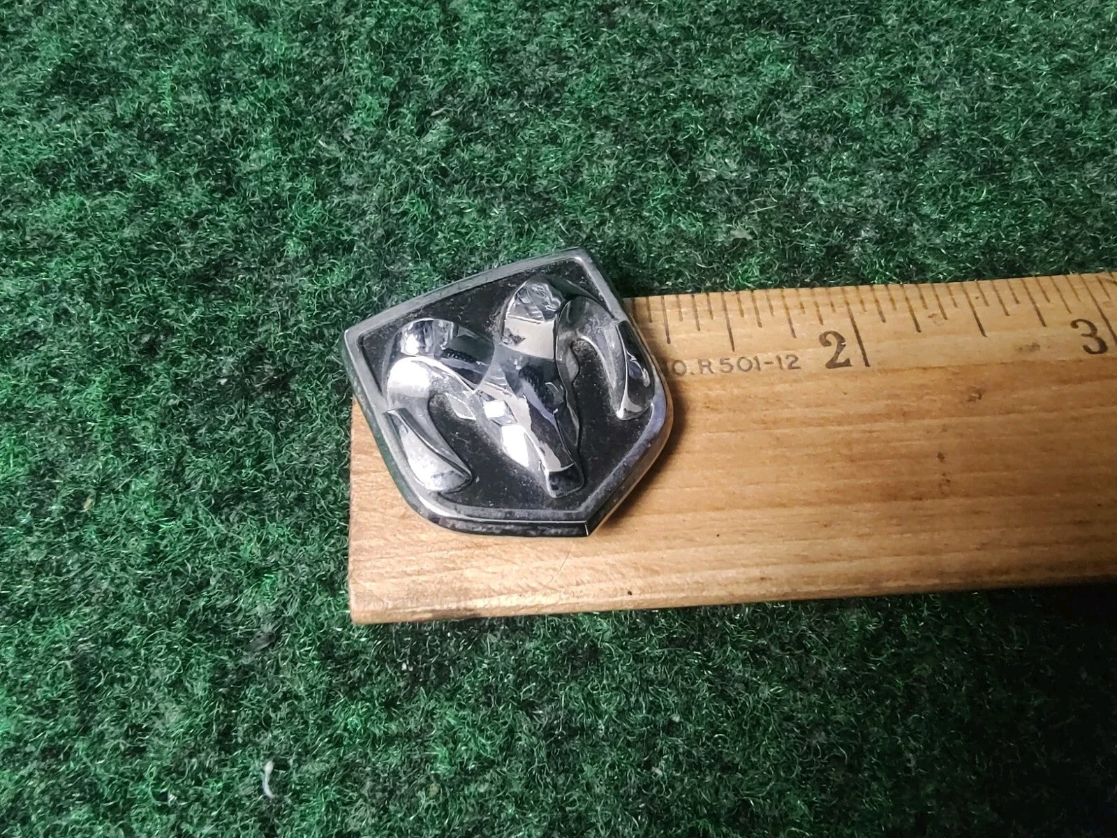 DODGE STEERING WHEEL EMBLEM RAM 1500 2500 CHARGER NITRO DURANGO CARAVAN 7S3