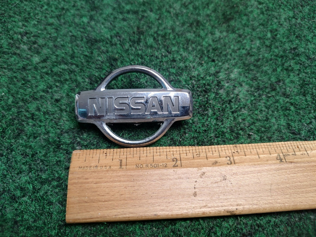 1988-02 Nissan Pathfinder Rear "Nissan" Emblem Badge Name Plate 90891-2W100 1S1