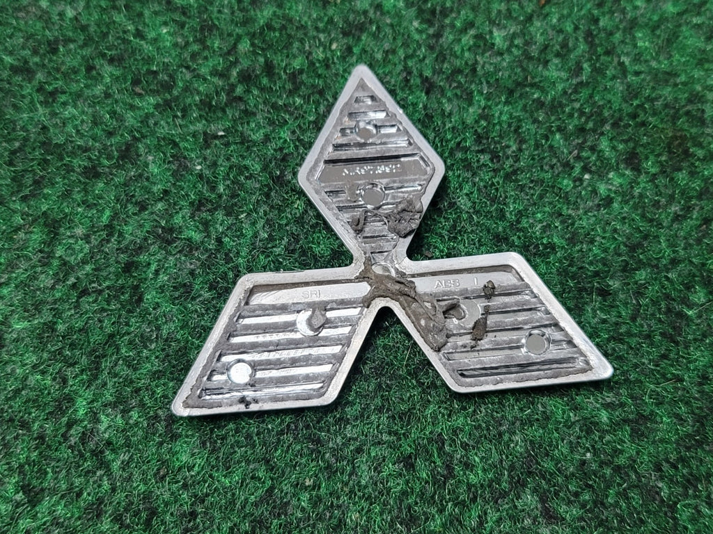 02 03 Mitsubishi Galant Front Grille Emblem Triple Diamond Logo Badge OEM 1M1