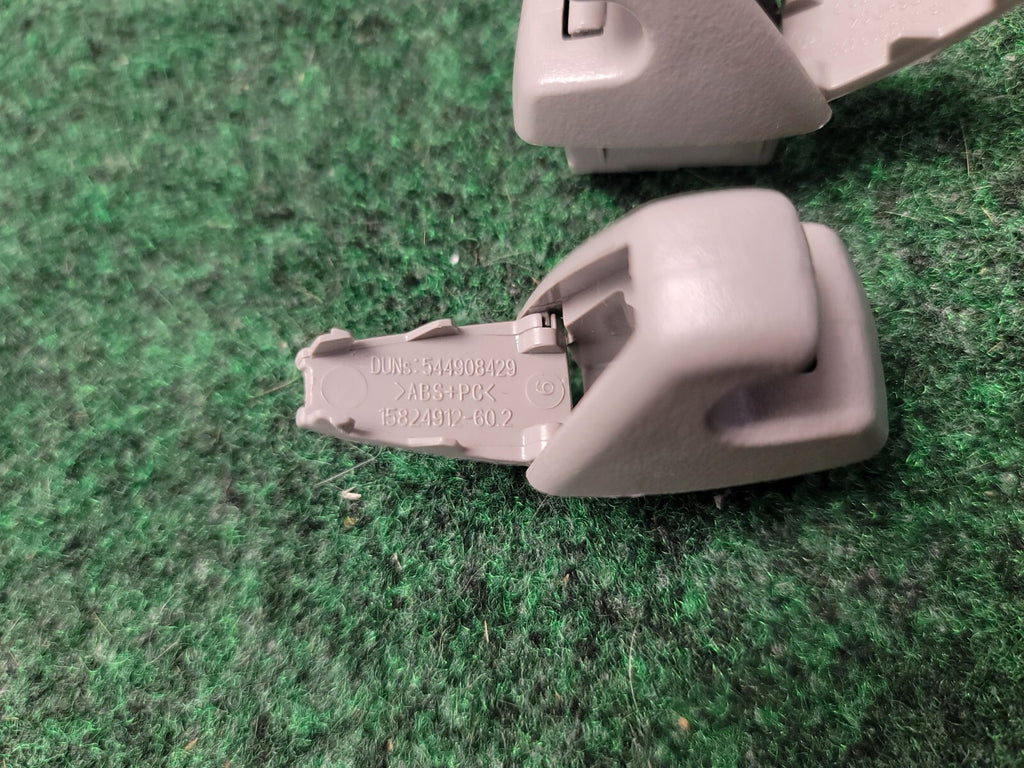 2014-2019 CADILLAC ELR ATS CTS SUN VISOR SUPPORT CLIP HOLDER HOOK OEM 15824912