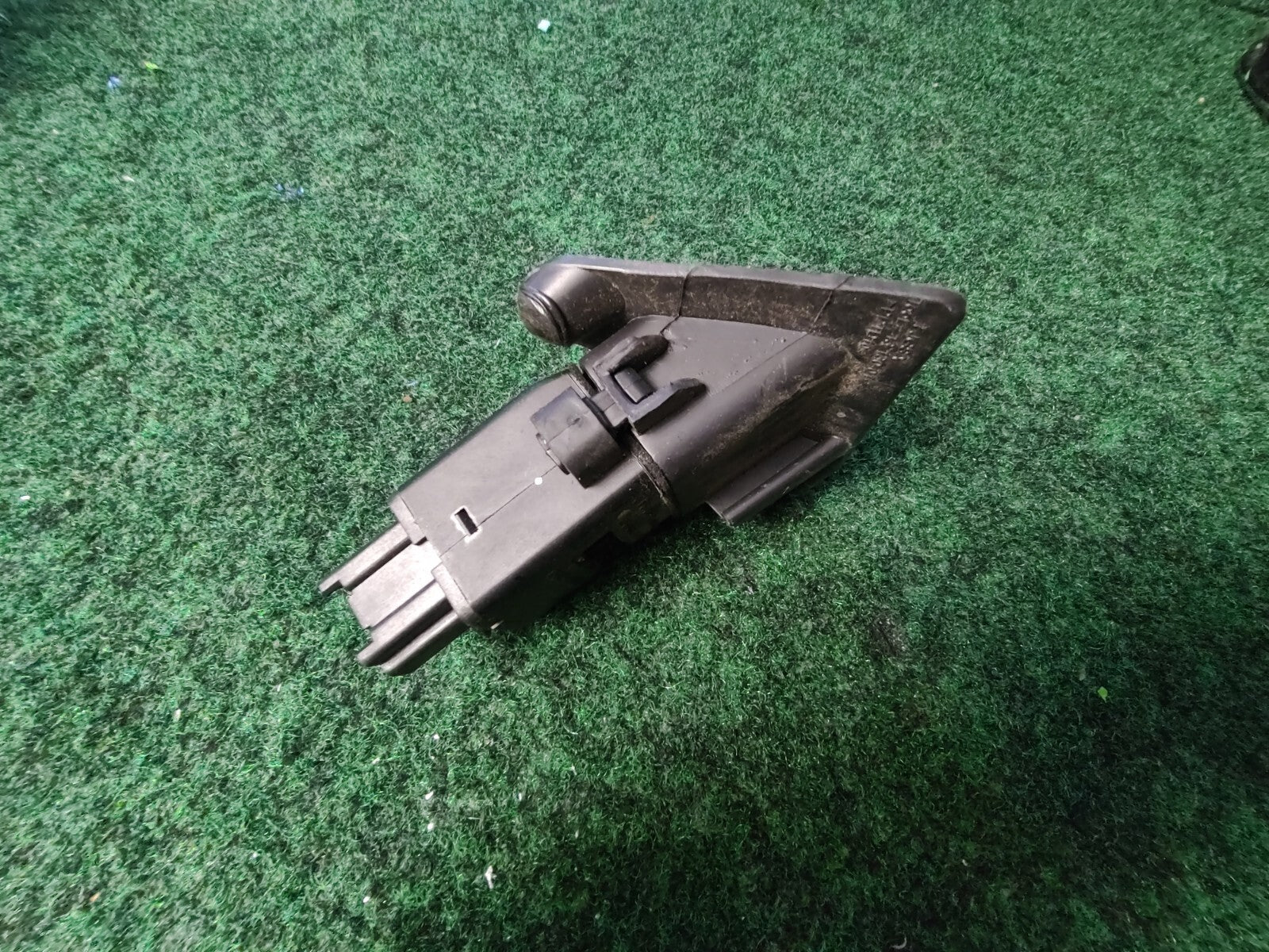 2013-2016 FORD FUSION LINCOLN MKZ AC DEFROST SENSOR RELAY SWITCH DG9H-19T562 4L8
